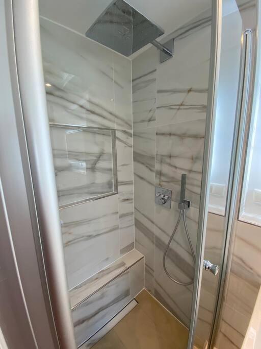 Luxury Apartment With Air Conditioning & Jaccuzzi Near Frankfurt Wiesbaden Hofheim am Taunus Exterior photo