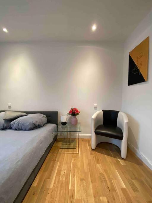 Luxury Apartment With Air Conditioning & Jaccuzzi Near Frankfurt Wiesbaden Hofheim am Taunus Exterior photo