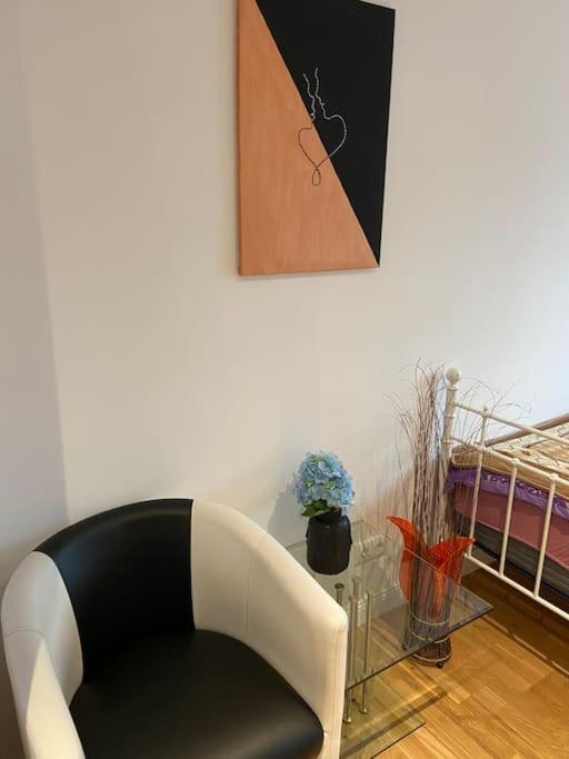 Luxury Apartment With Air Conditioning & Jaccuzzi Near Frankfurt Wiesbaden Hofheim am Taunus Exterior photo