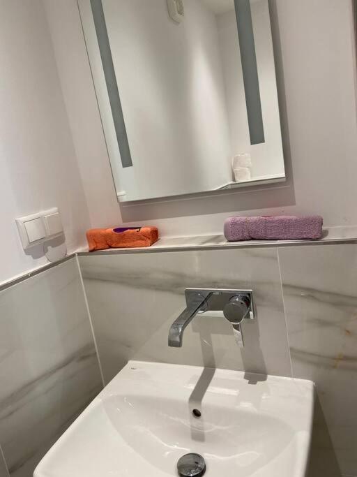 Luxury Apartment With Air Conditioning & Jaccuzzi Near Frankfurt Wiesbaden Hofheim am Taunus Exterior photo